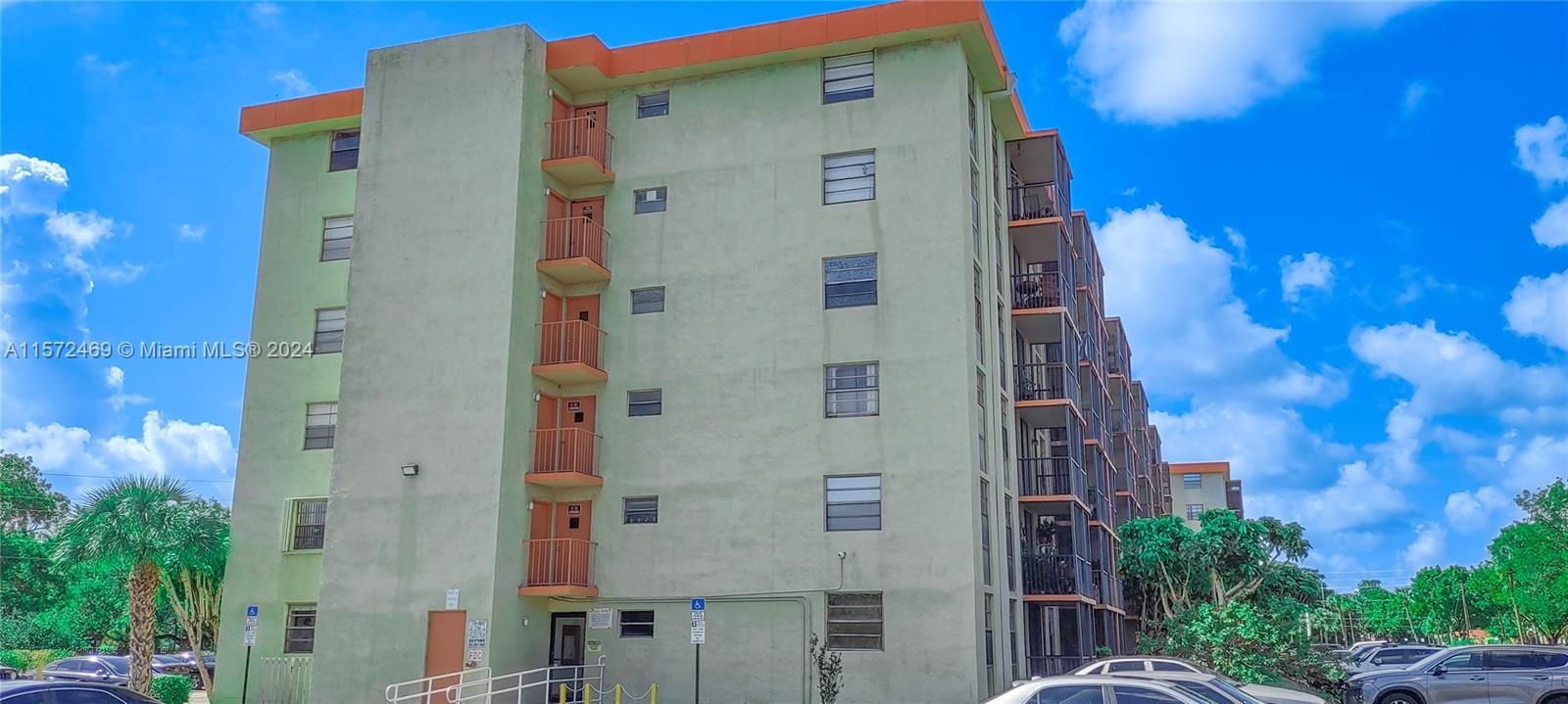Active With Contract: $1,750 (1 beds, 1 baths, 728 Square Feet)