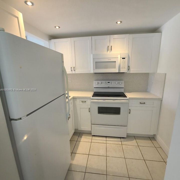 Active With Contract: $1,950 (1 beds, 1 baths, 602 Square Feet)