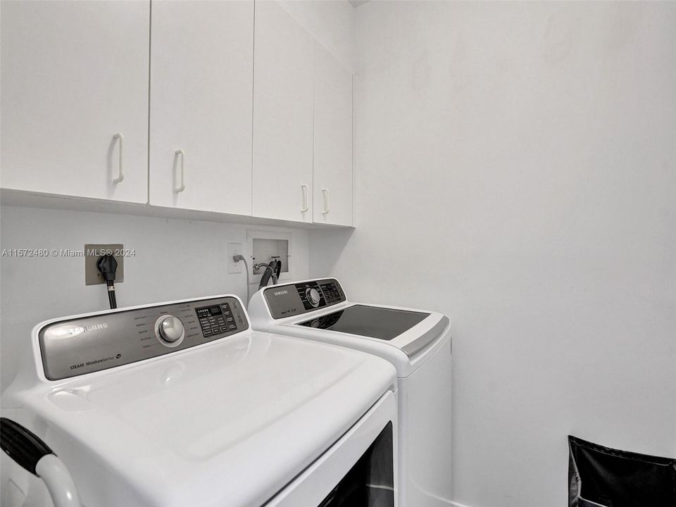 For Rent: $5,000 (3 beds, 2 baths, 1416 Square Feet)