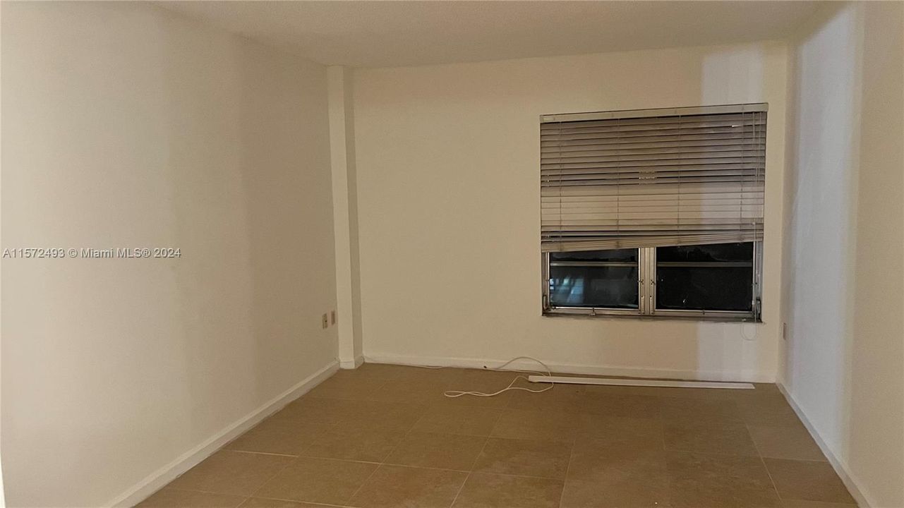 For Sale: $149,500 (2 beds, 2 baths, 1073 Square Feet)