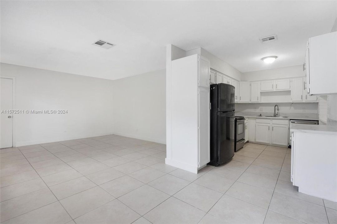 Recently Rented: $3,500 (3 beds, 1 baths, 1776 Square Feet)