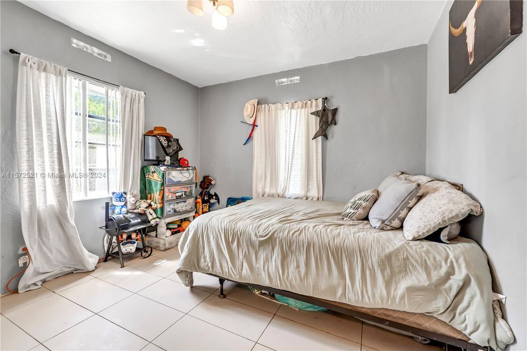 For Sale: $435,000 (2 beds, 1 baths, 791 Square Feet)