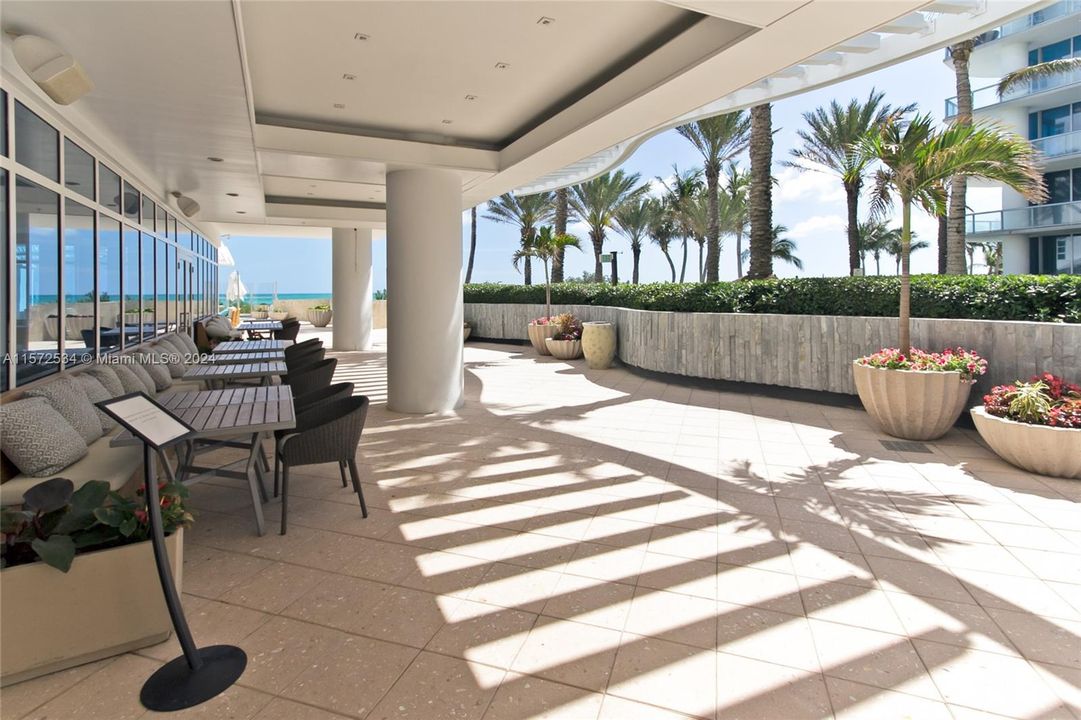 Recently Sold: $1,795,000 (2 beds, 2 baths, 1105 Square Feet)