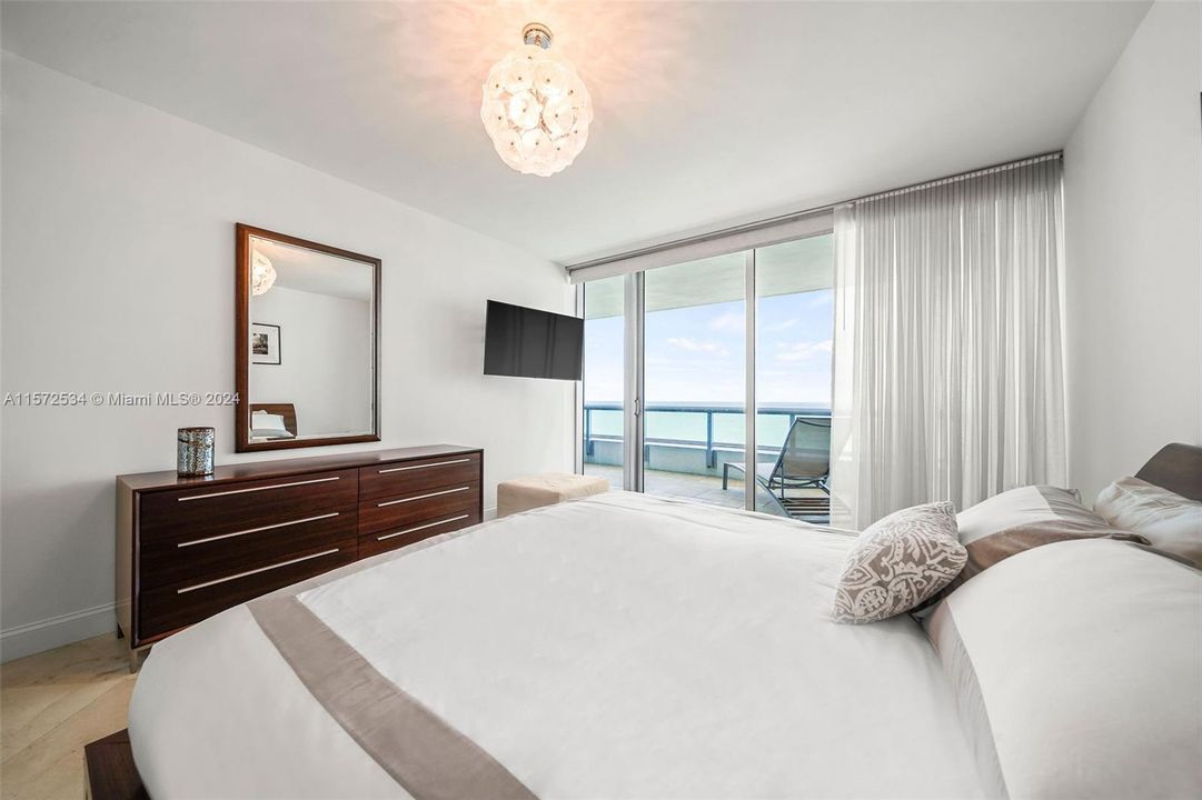 Active With Contract: $1,795,000 (2 beds, 2 baths, 1105 Square Feet)