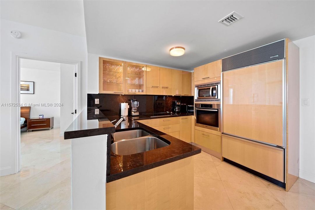 Recently Sold: $1,795,000 (2 beds, 2 baths, 1105 Square Feet)