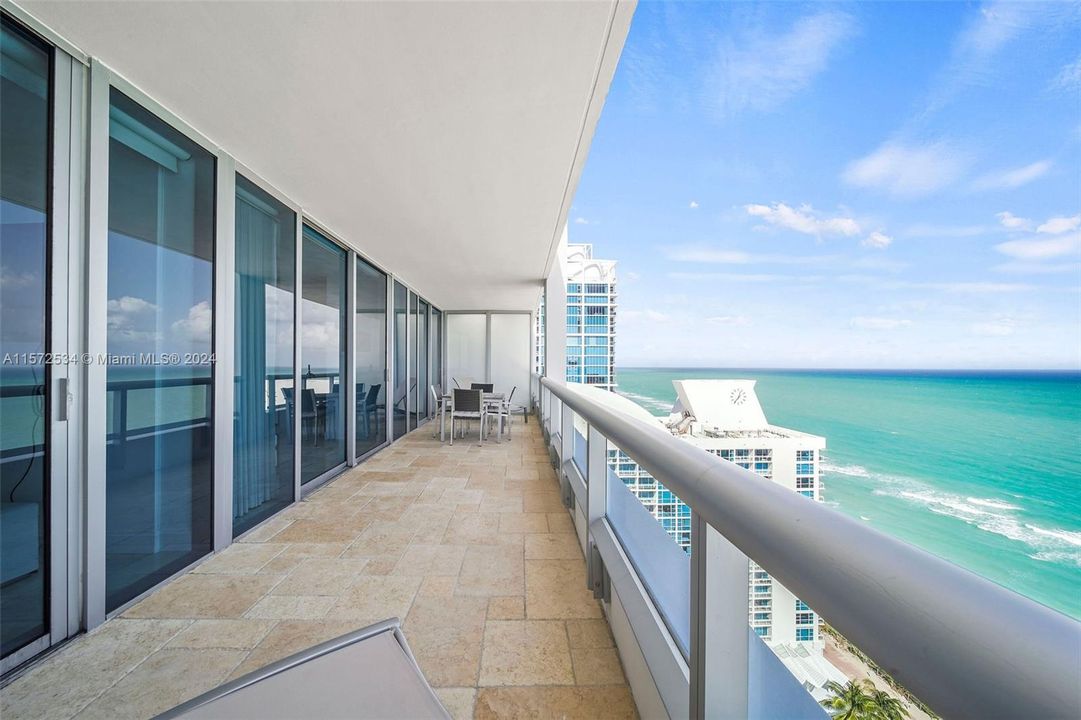 Recently Sold: $1,795,000 (2 beds, 2 baths, 1105 Square Feet)