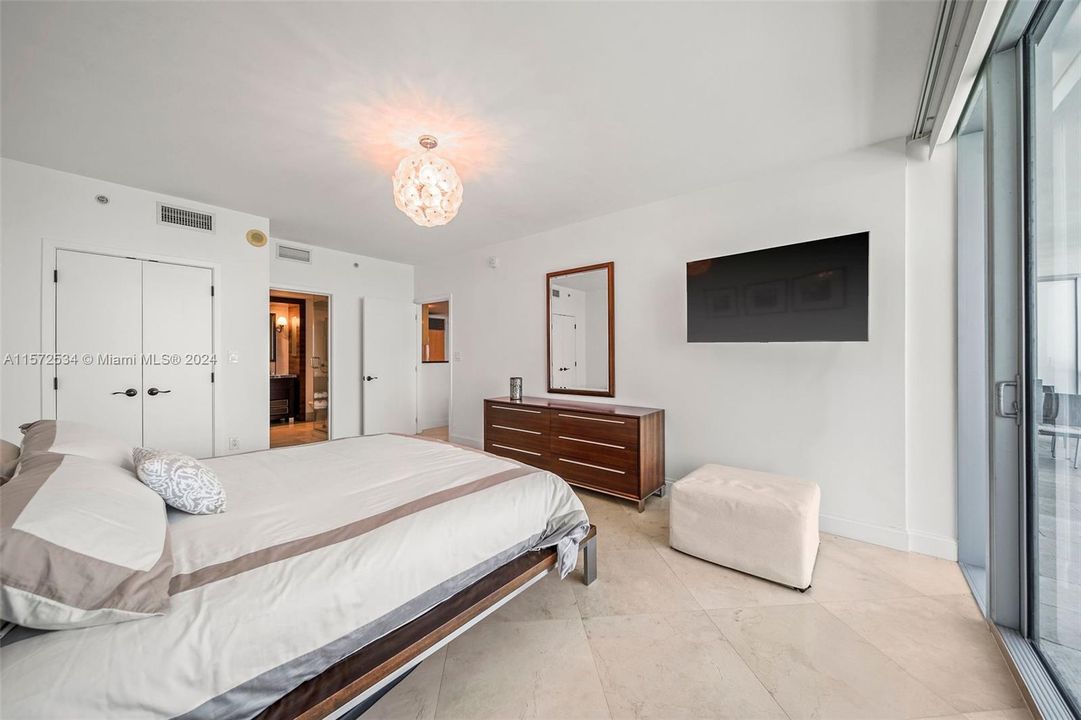 For Sale: $1,795,000 (2 beds, 2 baths, 1105 Square Feet)