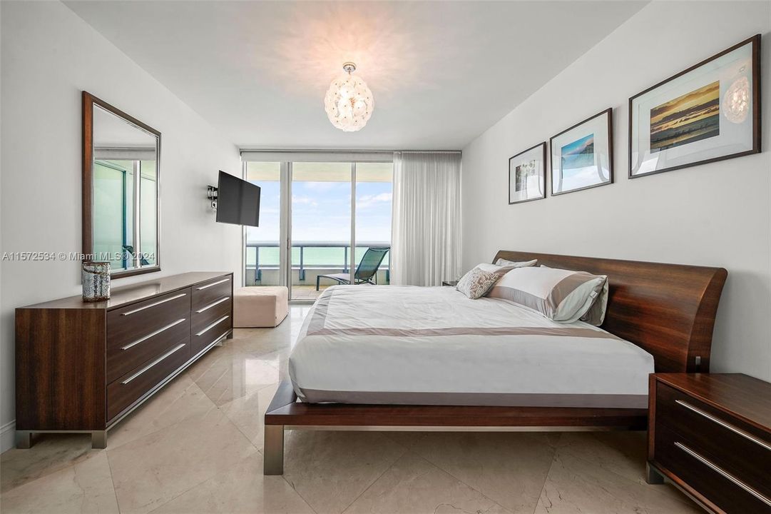 Active With Contract: $1,795,000 (2 beds, 2 baths, 1105 Square Feet)