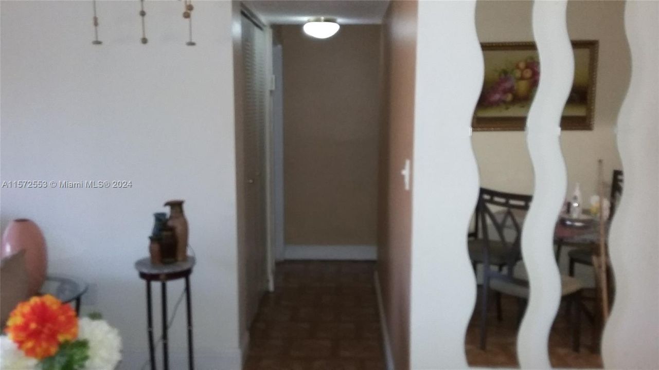 For Sale: $255,000 (1 beds, 1 baths, 810 Square Feet)