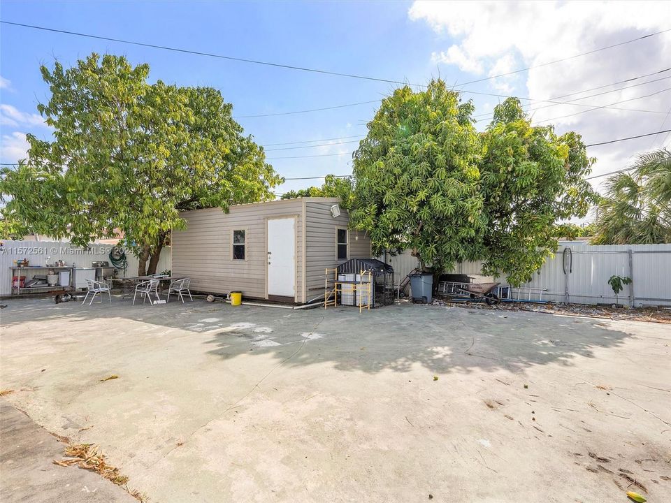 For Sale: $895,000 (3 beds, 3 baths, 2166 Square Feet)