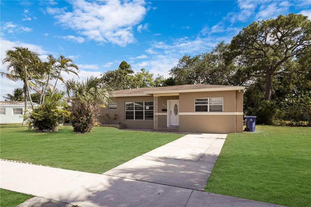Active With Contract: $459,900 (5 beds, 2 baths, 2043 Square Feet)