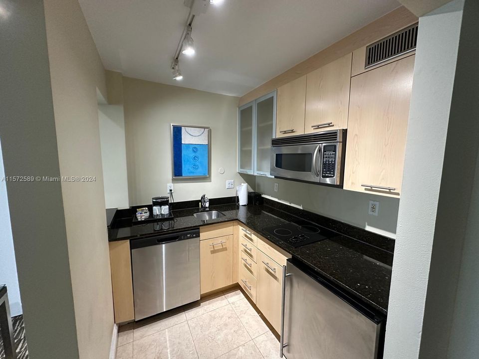 For Sale: $186,000 (1 beds, 1 baths, 548 Square Feet)