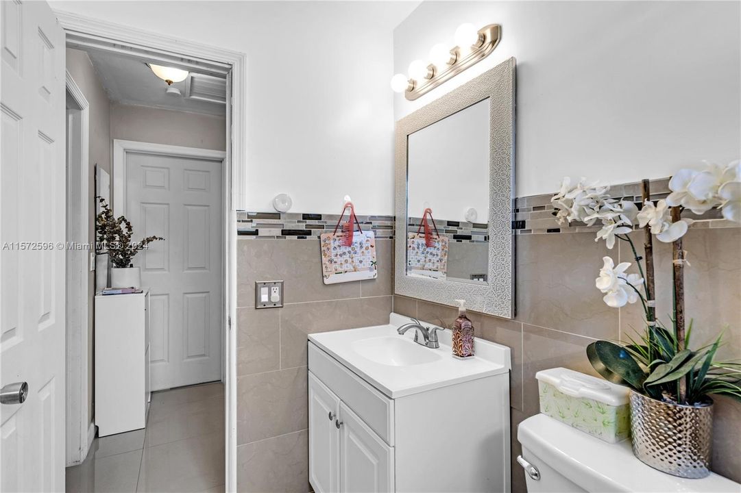 Active With Contract: $465,000 (3 beds, 1 baths, 1052 Square Feet)