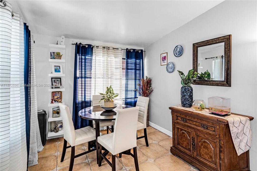 Active With Contract: $465,000 (3 beds, 1 baths, 1052 Square Feet)