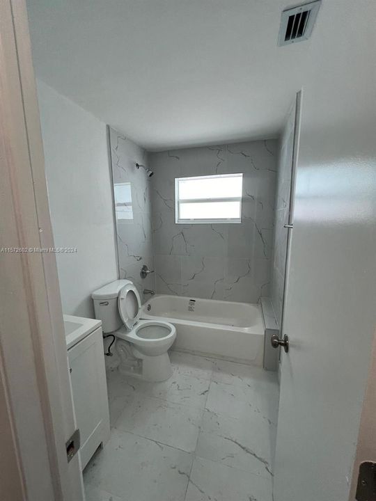 出租: $2,300 (2 贝兹, 1 浴室, 760 平方英尺)