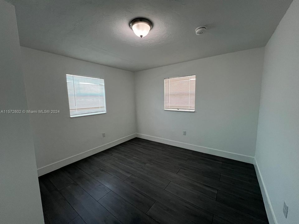 For Rent: $2,300 (2 beds, 1 baths, 760 Square Feet)