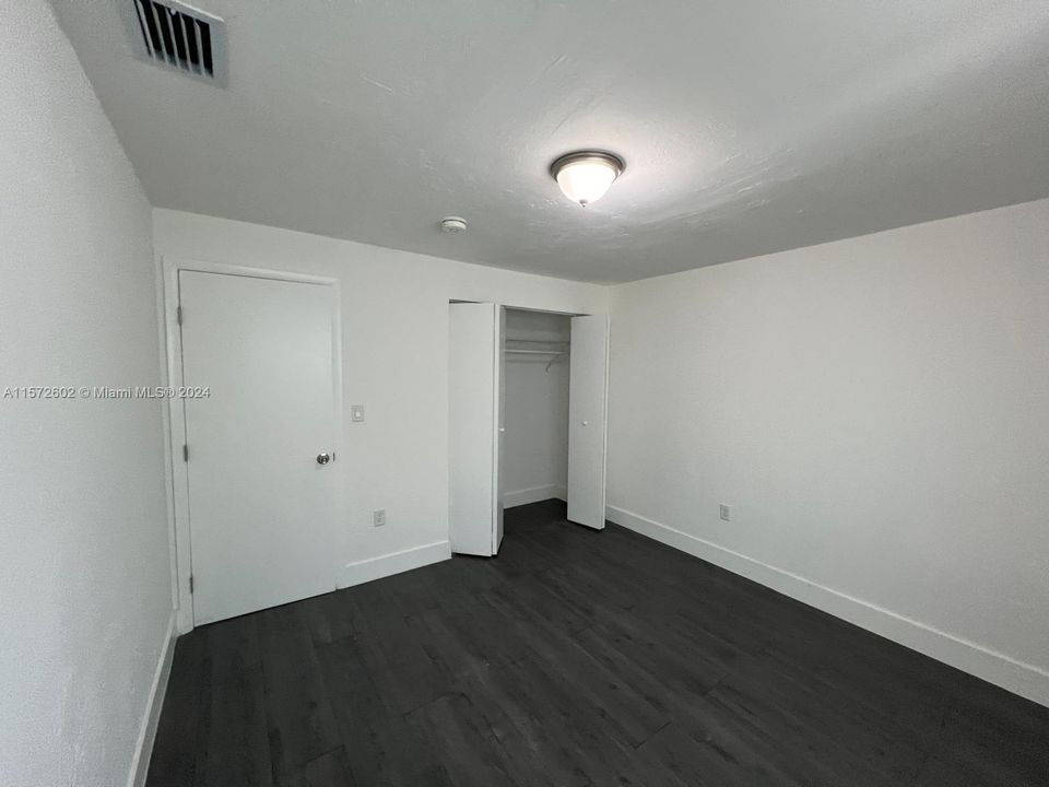 For Rent: $2,300 (2 beds, 1 baths, 760 Square Feet)