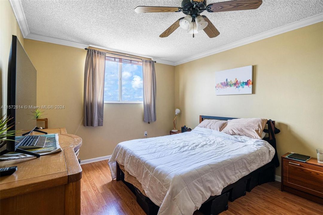 For Sale: $465,000 (1 beds, 2 baths, 810 Square Feet)