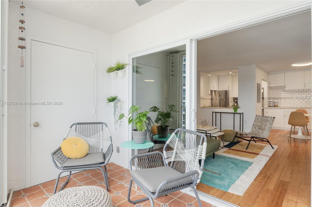 For Sale: $535,000 (2 beds, 2 baths, 1243 Square Feet)