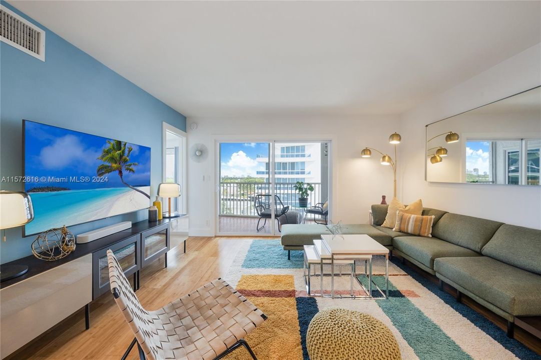 For Sale: $535,000 (2 beds, 2 baths, 1243 Square Feet)