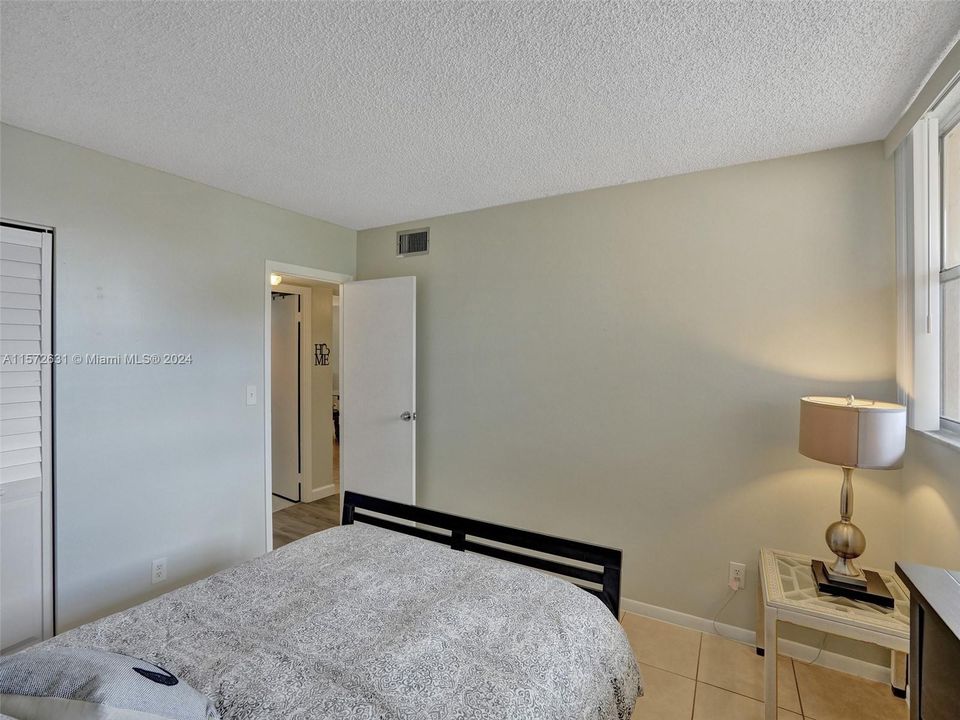 For Sale: $173,000 (2 beds, 2 baths, 1100 Square Feet)