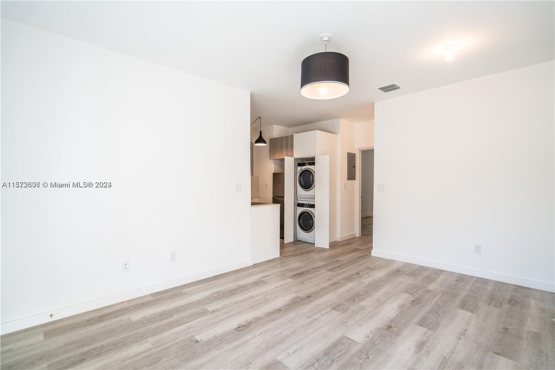 Recently Rented: $3,100 (2 beds, 1 baths, 10334 Square Feet)