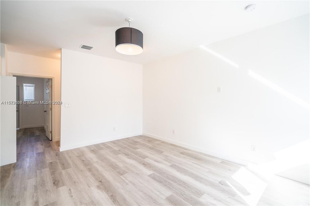 Recently Rented: $3,100 (2 beds, 1 baths, 10334 Square Feet)