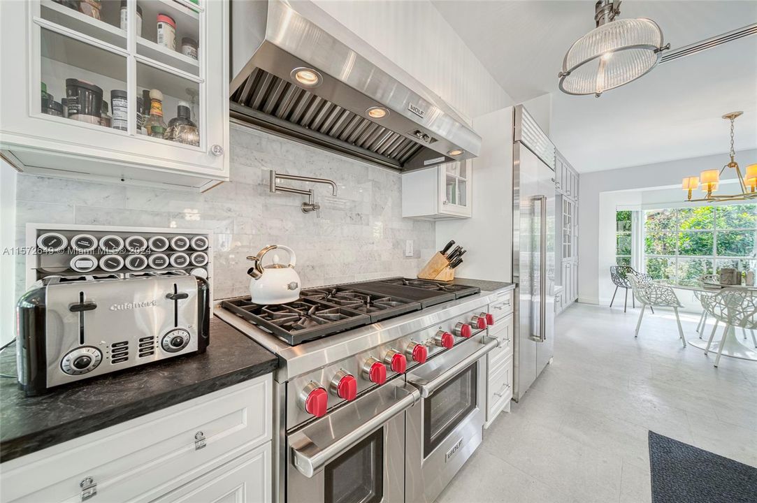 Active With Contract: $5,350,000 (4 beds, 4 baths, 3168 Square Feet)