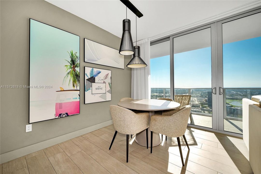 For Sale: $720,000 (1 beds, 1 baths, 702 Square Feet)