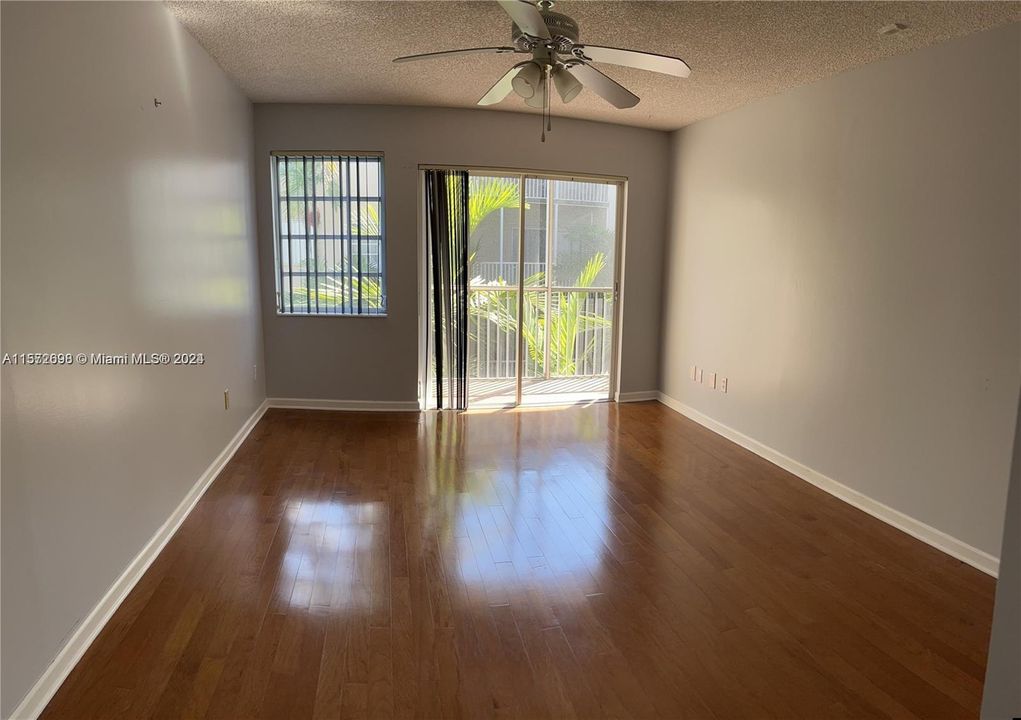 For Sale: $285,500 (2 beds, 2 baths, 1192 Square Feet)
