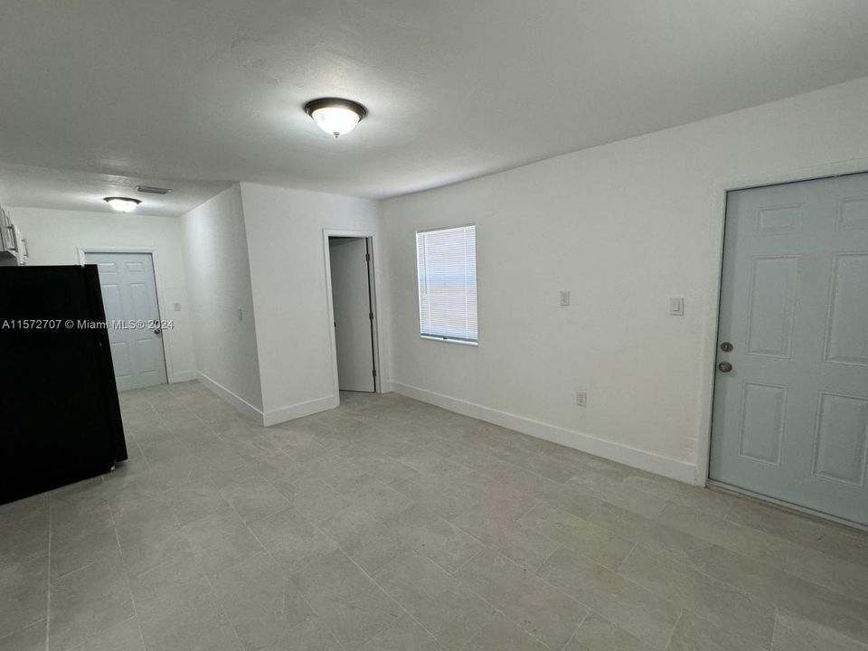 Active With Contract: $2,250 (2 beds, 1 baths, 630 Square Feet)