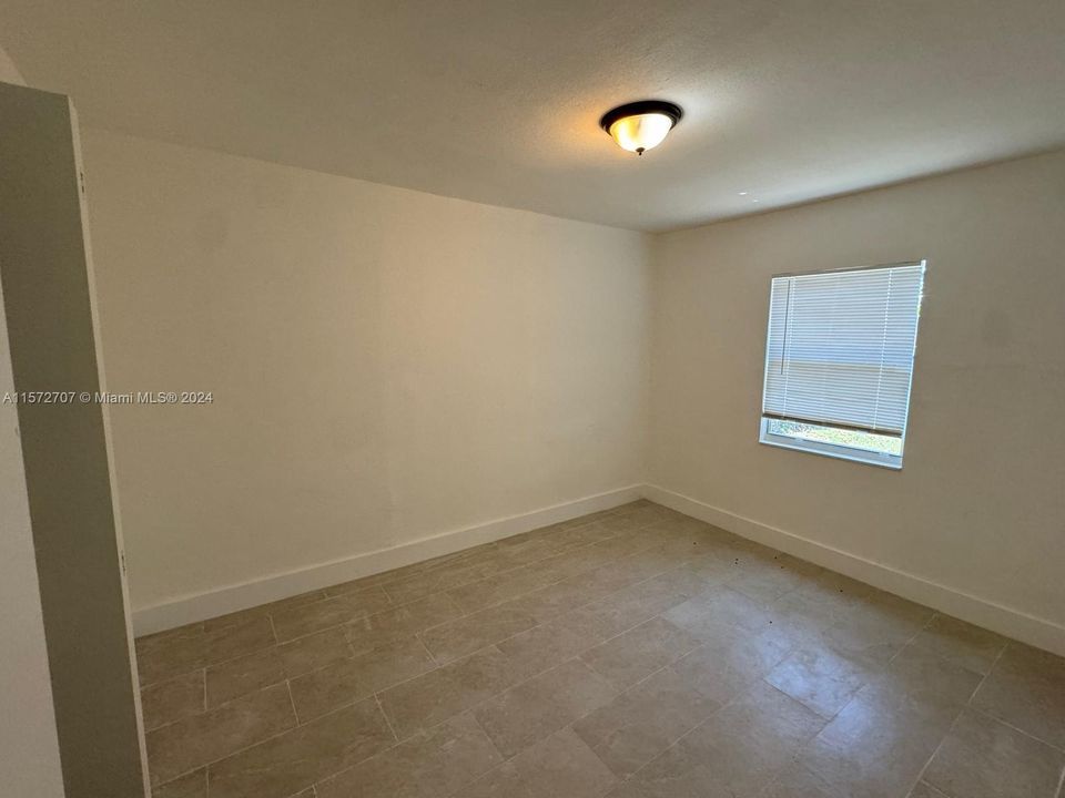 Active With Contract: $2,250 (2 beds, 1 baths, 630 Square Feet)