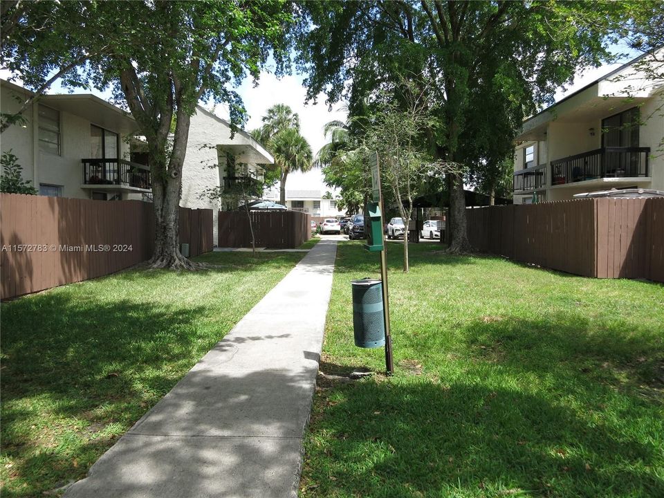 For Sale: $315,000 (2 beds, 2 baths, 845 Square Feet)
