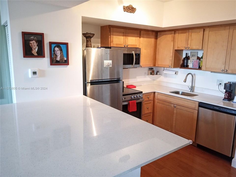 For Sale: $399,000 (1 beds, 1 baths, 615 Square Feet)