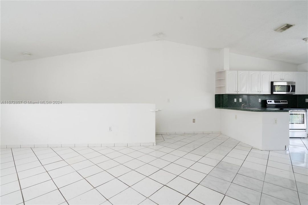 For Sale: $360,000 (3 beds, 2 baths, 1029 Square Feet)