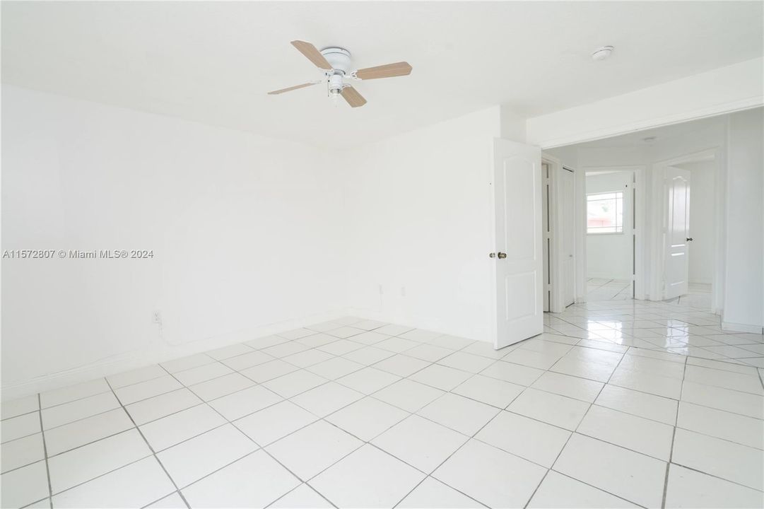 For Sale: $360,000 (3 beds, 2 baths, 1029 Square Feet)