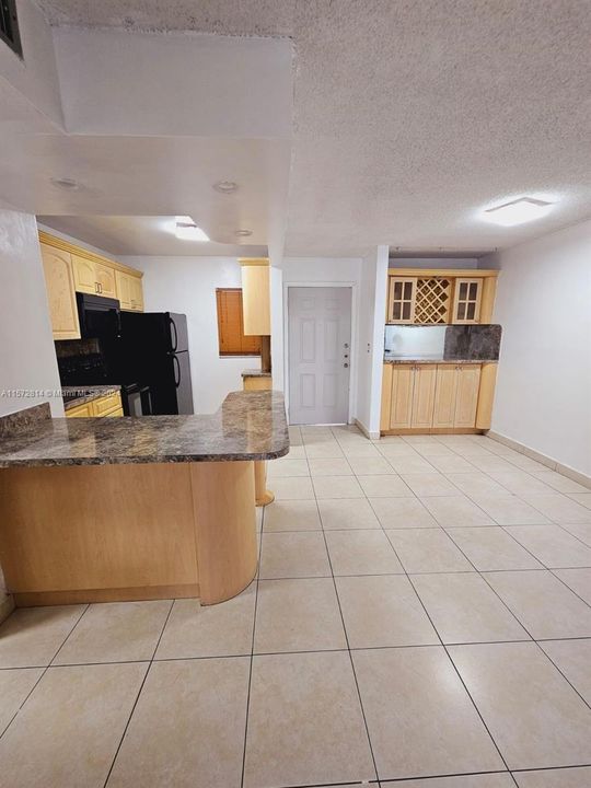 For Sale: $289,900 (2 beds, 2 baths, 932 Square Feet)