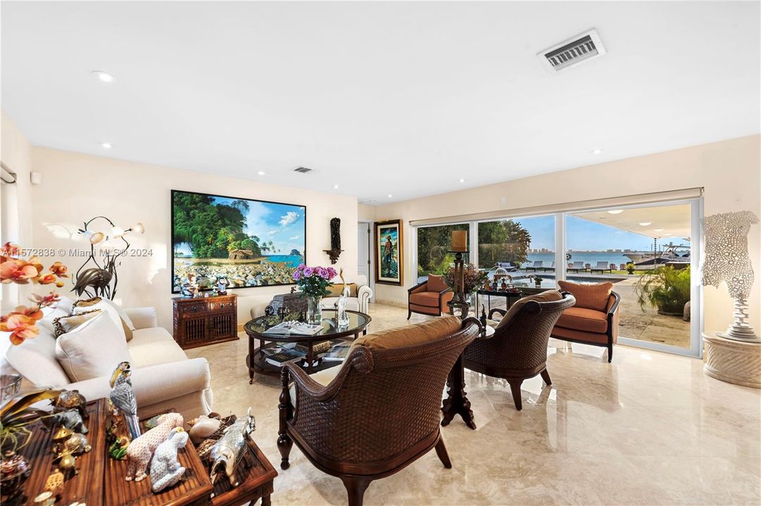 Active With Contract: $21,000,000 (4 beds, 4 baths, 2566 Square Feet)