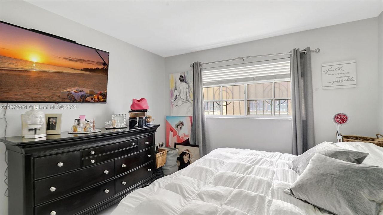 For Sale: $425,000 (3 beds, 2 baths, 1380 Square Feet)