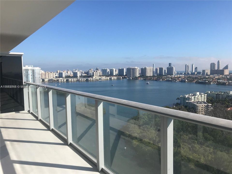 Active With Contract: $3,800 (2 beds, 2 baths, 1129 Square Feet)