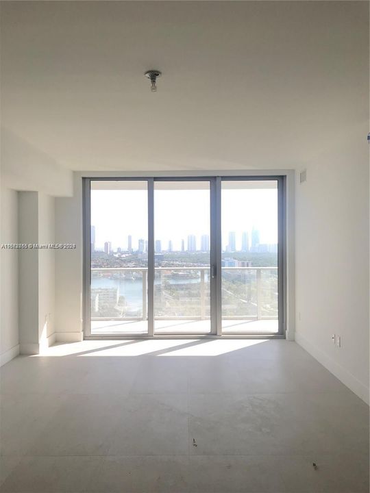 Active With Contract: $3,800 (2 beds, 2 baths, 1129 Square Feet)