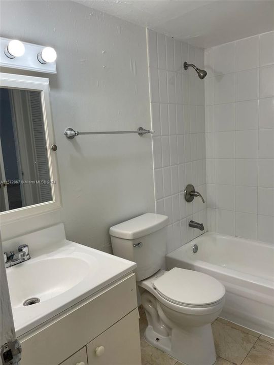 For Sale: $290,000 (2 beds, 2 baths, 793 Square Feet)