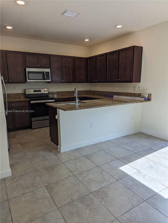 For Rent: $3,200 (3 beds, 2 baths, 1650 Square Feet)