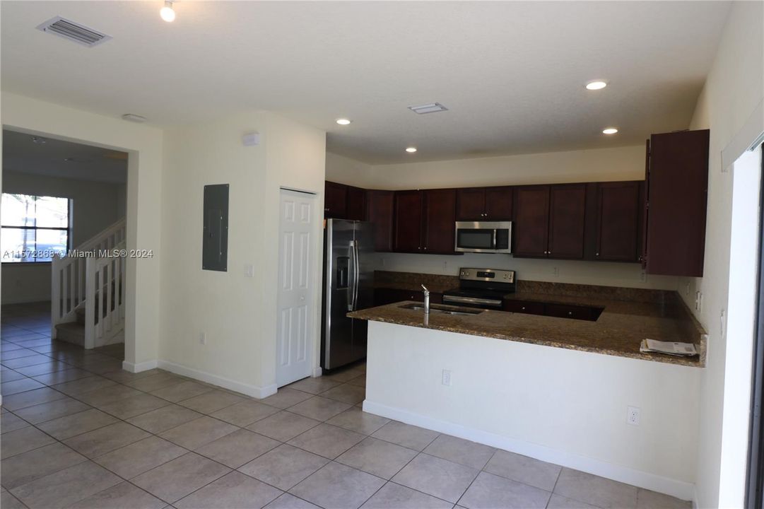 For Rent: $3,200 (3 beds, 2 baths, 1650 Square Feet)