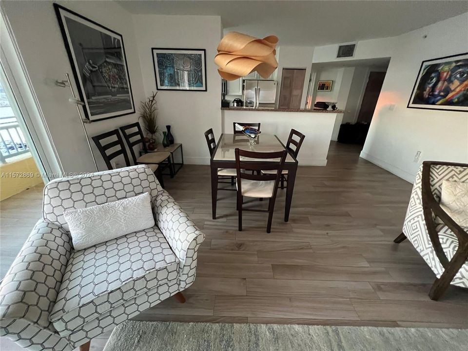 For Rent: $6,900 (2 beds, 2 baths, 1130 Square Feet)