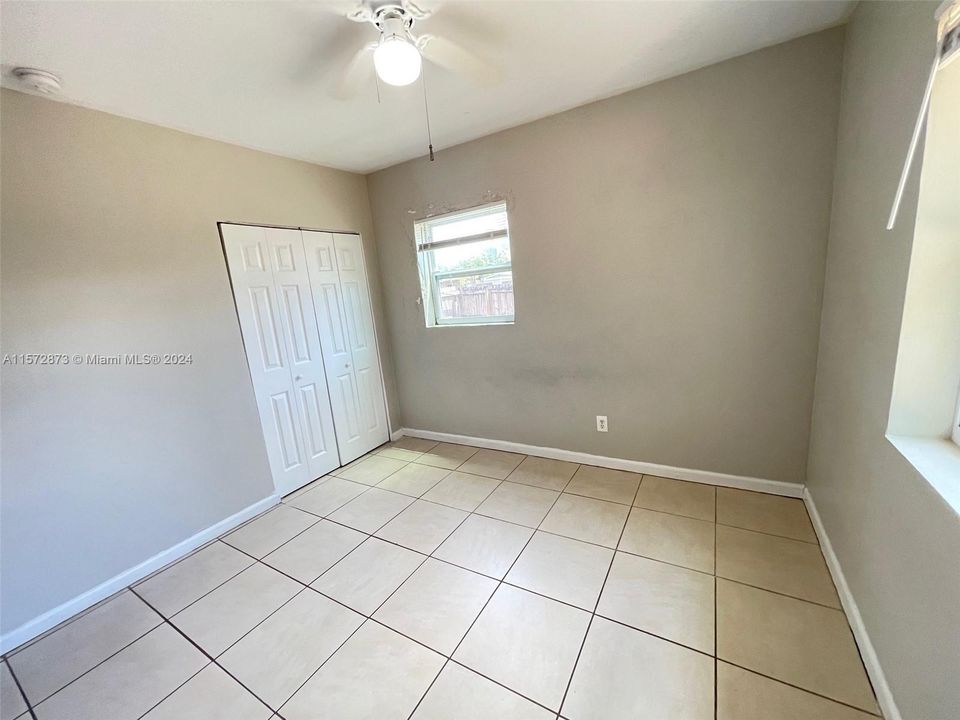 Active With Contract: $279,900 (2 beds, 1 baths, 984 Square Feet)