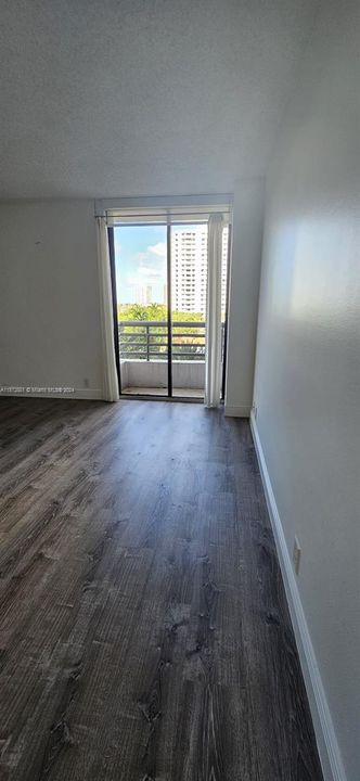 For Sale: $385,000 (1 beds, 2 baths, 1104 Square Feet)