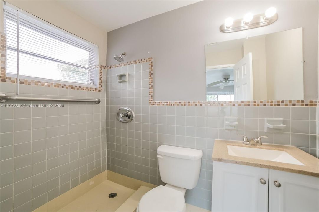 最近租的: $2,730 (3 贝兹, 2 浴室, 1066 平方英尺)