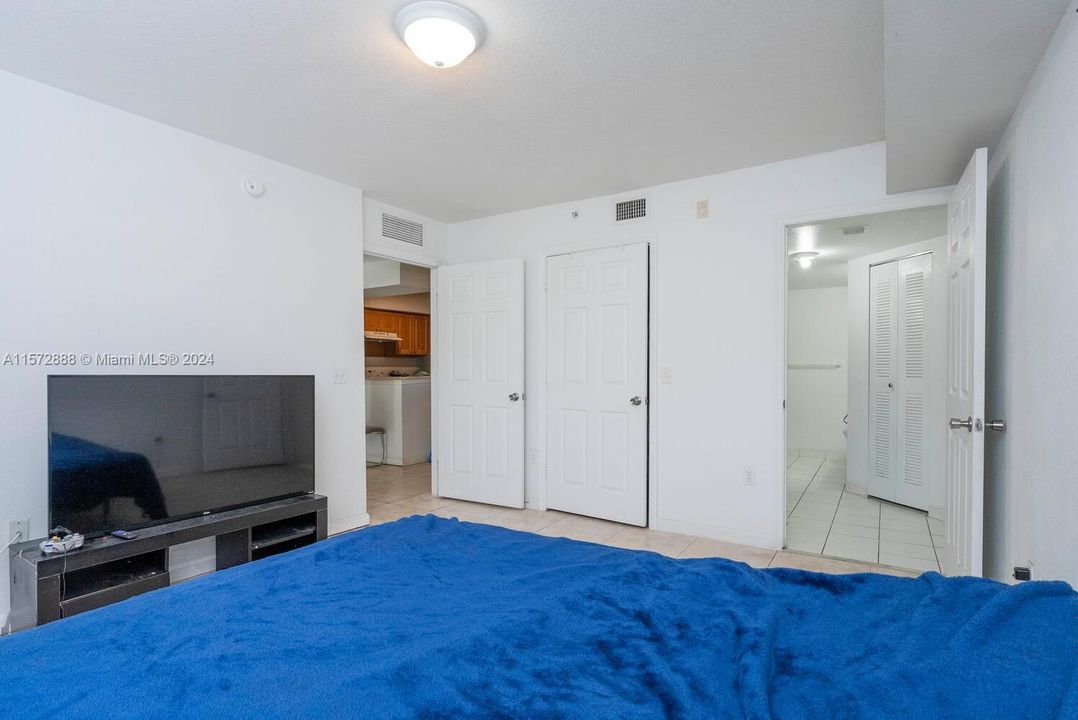 Active With Contract: $199,000 (1 beds, 1 baths, 650 Square Feet)