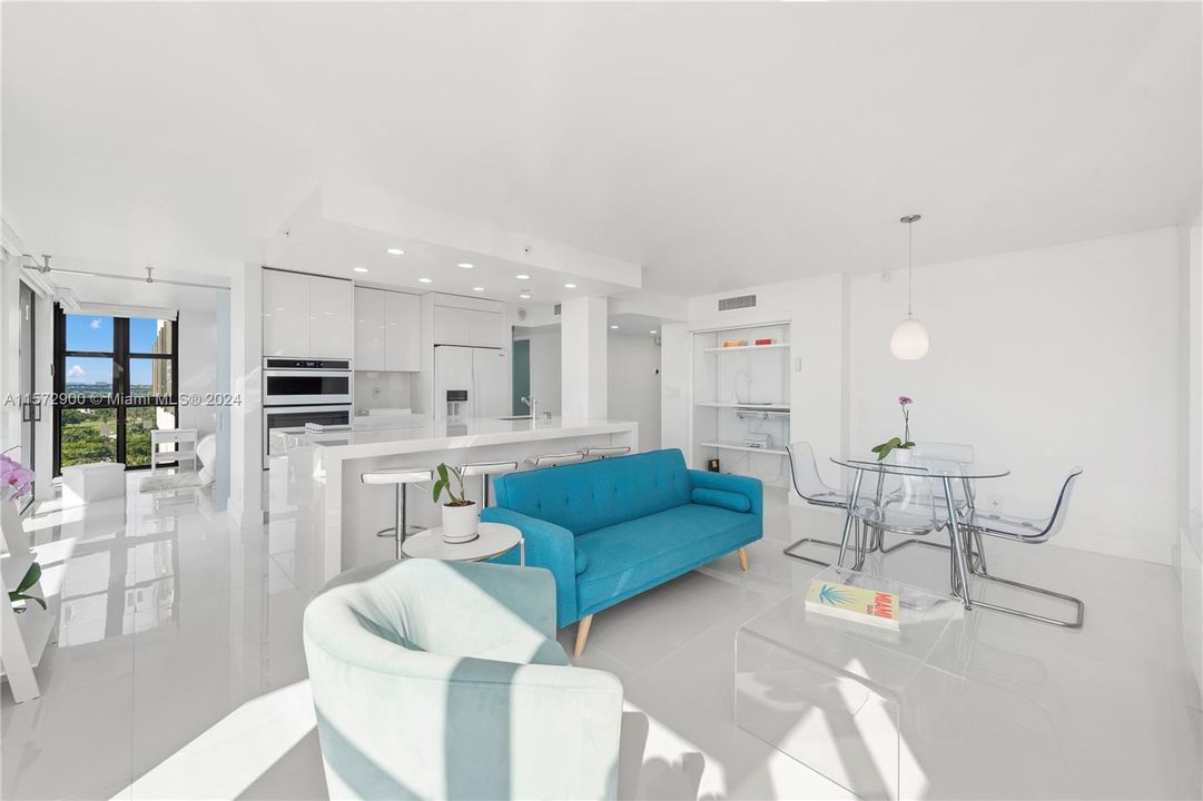Active With Contract: $5,500 (1 beds, 1 baths, 798 Square Feet)